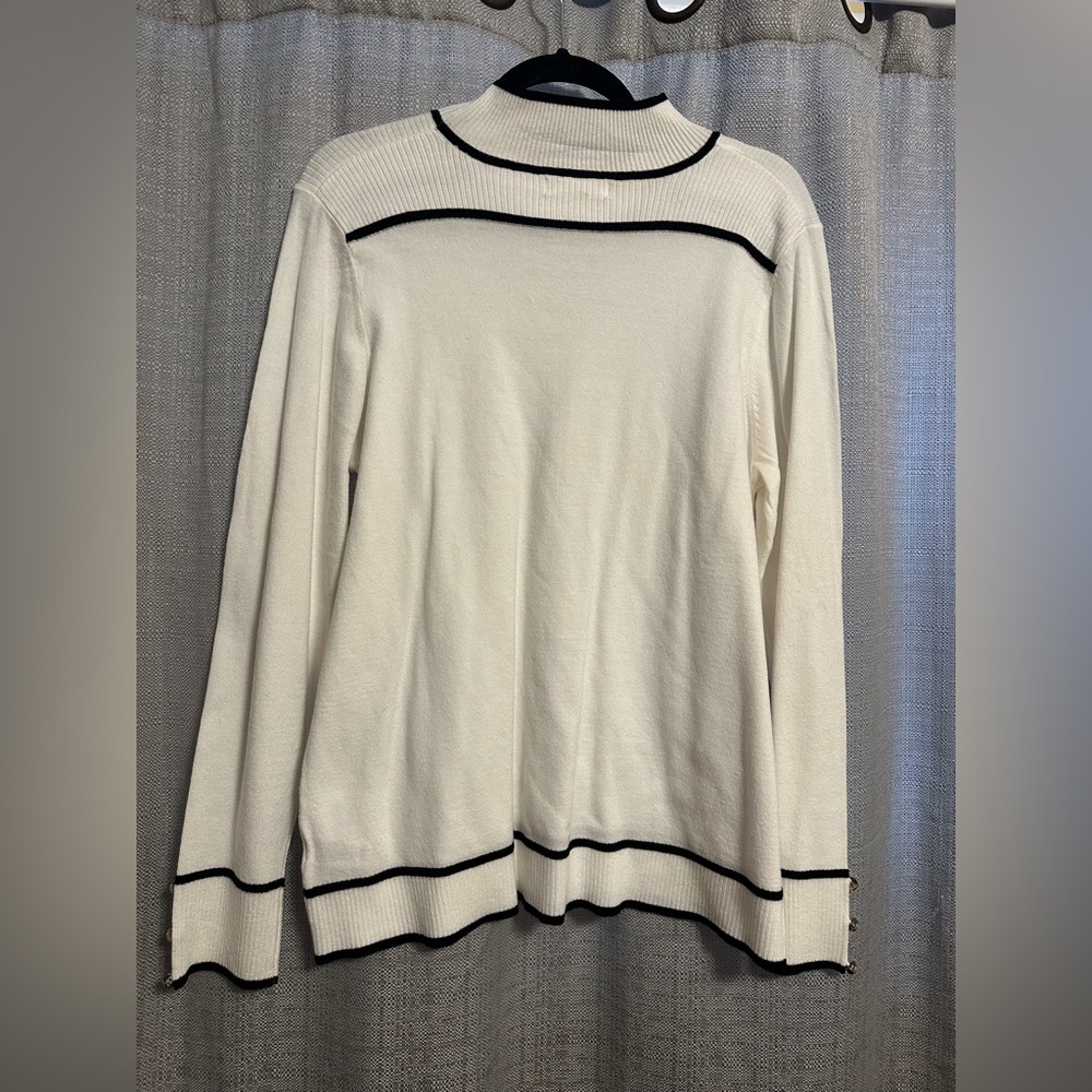 NWT Women’s White Sweater with Black Accents size XL - Picture 3 of 4
